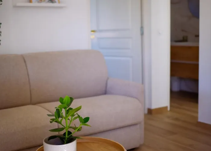 Maisonnette Vue Au Pradet *